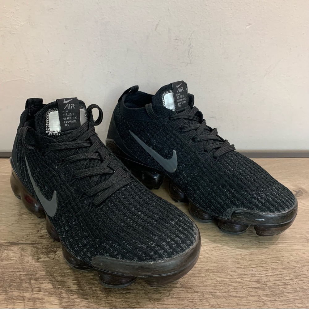 Women’s NIKE Black AIR VAPORMAX Flyknit ATHLETIC Shoes SNEAKERS 6.5